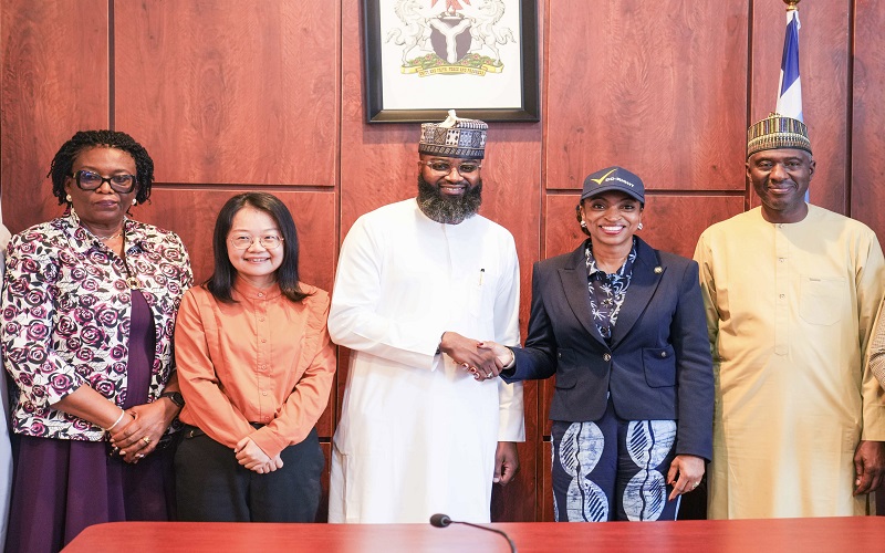 MINISTER NASENI 2