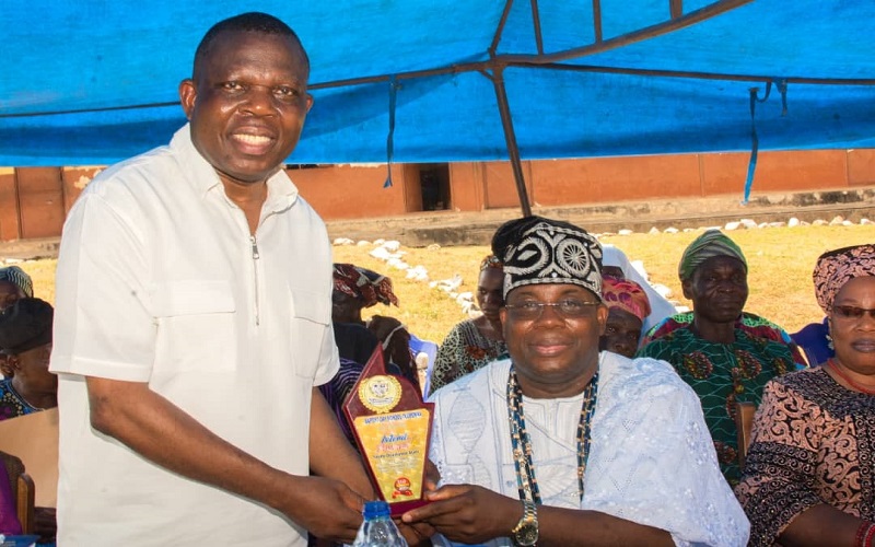 Tim Akano Receives Twin Distinguished Alumnus Honours From University, Primary School 1 TIM AWARD 2